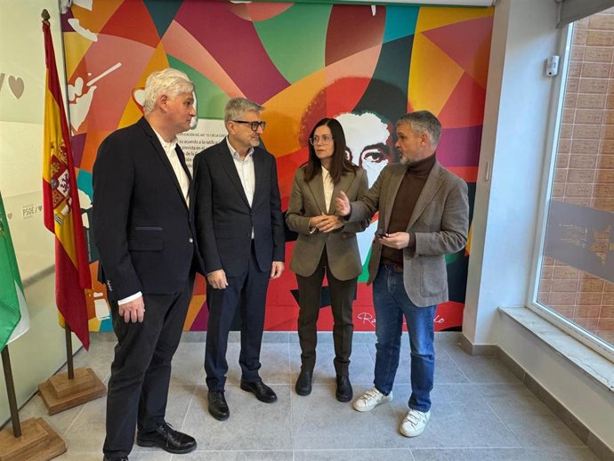 El secretario general del PSOE de Málaga, Josele Aguilar, y la portavoz del grupo municipal socialista en el Ayuntamien to de Marbella, Isabel Pérez, han criticado los que han considerado "flagrantes incumplimientos" y "abandono histórico" con la ciudad.