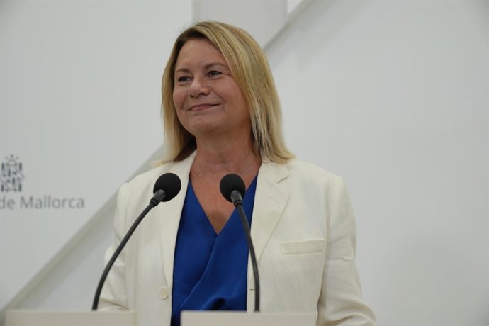 La portavoz del PP en el Consell de Mallorca, Núria Riera, en rueda de prensa.