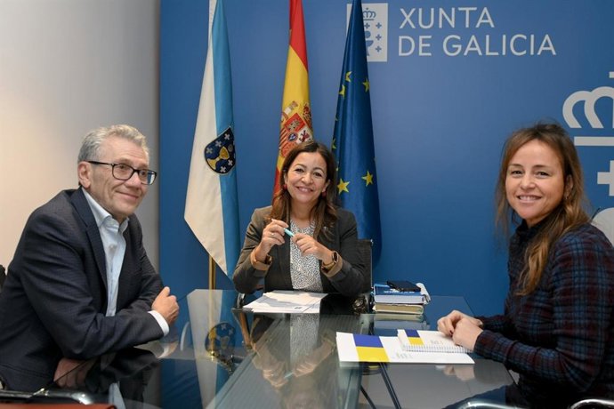 La conselleira do Mar, Marta Villaverde, reunida con representantes de la Fundación para la Pesca y el Marisqueo (Fundamar)