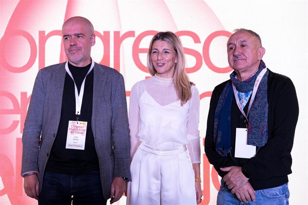Archivo - (I-D) El secretario general de CCOO, Unai Sordo; la vicepresidenta segunda y ministra de Trabajo y Economía Social, Yolanda Díaz y el secretario general de UGT, Pepe Álvarez, en una imagen de archivo