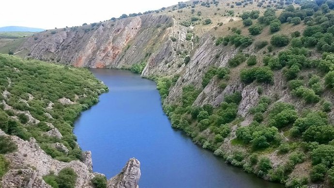Archivo - Uno de los embalses de la cuenca del Duero.