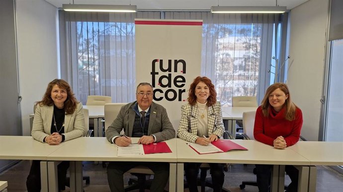 Responsables de Fundecor y del Foro de Empresarias y Profesionales de Córdoba, durante la firma del convenio.