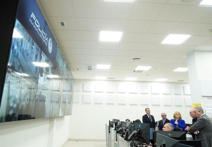 La vicealcaldesa de Madrid, portavoz y delegada de Seguridad y Emergencias, Inma Sanz, en el Centro Integrado de Señales de Vídeo