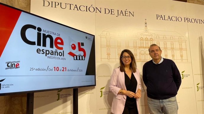 La diputada África Colomo y Enrique Iznaola en la presentación de la XXV Muestra de Cine Español Inédito en Jaén