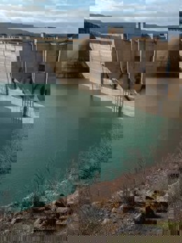 Presa del embalse de Negratín, en Freila (Granada).