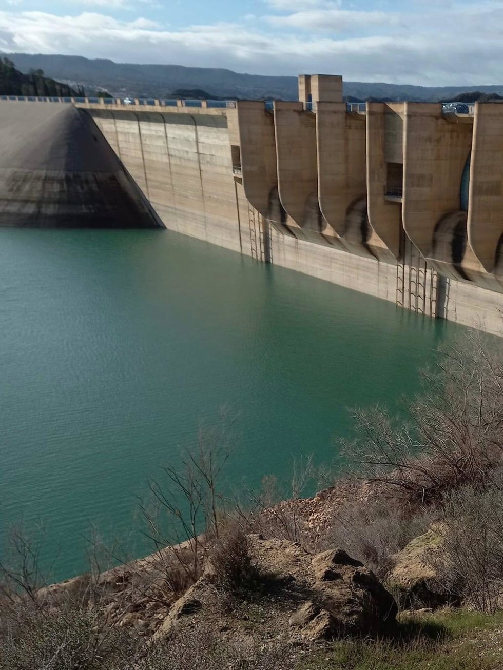 Presa del embalse de Negratín, en Freila (Granada).