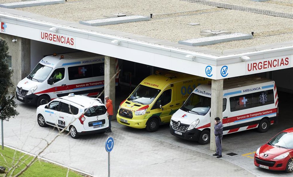 Archivo - Aparcamiento de Urgencias del Hospital Universitario Marqués de Valdecilla.- Archivo