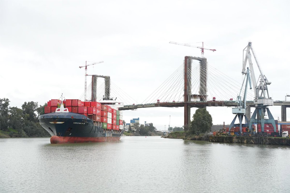 Se reanuda la navegación marítima hasta el Puerto de Sevilla tras las intensas lluvias