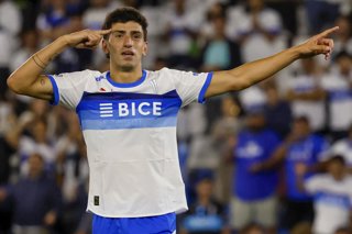 Futbol, Universidad Catolica vs Deportes Concepcion. Fecha 2, Liga de Primera 2026. El jugador de Universidad Catolica Justo Giani celebra tras marcar un gol contra Deportes Concepcion durante el partido de primera division disputado en el estadio Claro
