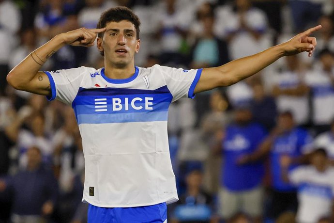 Futbol, Universidad Catolica vs Deportes Concepcion. Fecha 2, Liga de Primera 2026. El jugador de Universidad Catolica Justo Giani celebra tras marcar un gol contra Deportes Concepcion durante el partido de primera division disputado en el estadio Claro