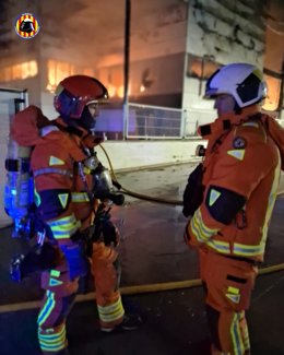 Un incendi en una empresa del polígon de Nàquera mobilitza de matinada a cinc dotacions de bombers