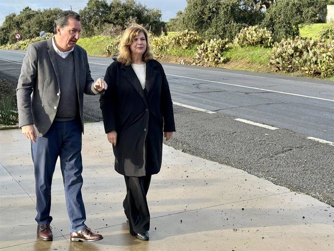 El presidente del PP de Huelva, Manuel Andrés González, y la secreteraria general, Berta Centeno.