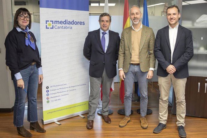 El Consejero De FP, Sergio Silva, Firma Del Convenio Con El Colegio De Mediadores De Seguros De Cantabria