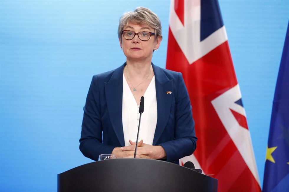 Archivo - La ministra de Exteriores británica, Yvette Cooper, en un reciente viaje a Berlín.