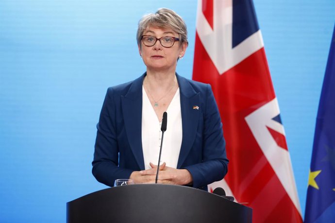 Archivo - Arquivo - 19 de novembro de 2025, Berlim, Berlim, Alemanha: Yvette Cooper em uma coletiva de imprensa sobre as conversas com o ministro das Relações Exteriores Johann Wadephul sobre a cooperação bilateral após o Brexit, o apoio à Ucrânia e a seg