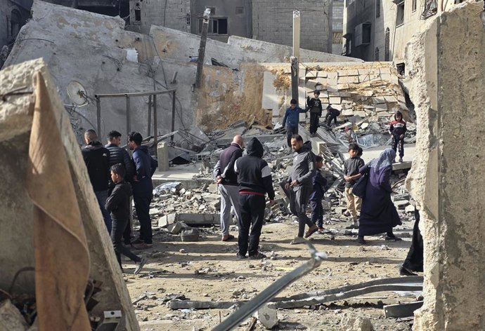February 6, 2026, Khan Yunis, Gaza Strip, Palestinian Territory: Displaced Palestinians inspect the damage after Israeli aircraft targeted a five floor house last night, in Khan Yunis southern Gaza Strip on February 6, 2026. The war was sparked by Hamas's