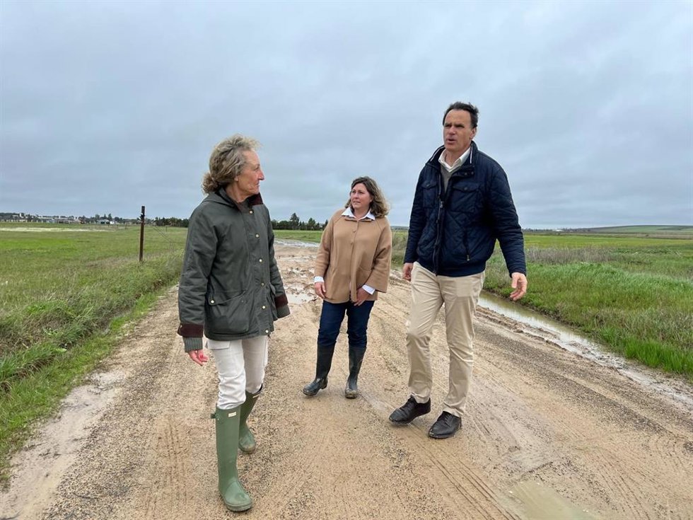 El alcalde Lebrija, Pepe Barroso, hace balance de los daños del temporal en el municipio.