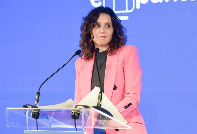 Archivo - La presidenta de la Comunidad de Madrid, Isabel Díaz Ayuso, durante su intervención en el acto de presentación del estudio 'El impacto de la Inteligencia Artificial en la educación', en la sala El Como de Madrid, a 29 de enero de 2024, en Madrid