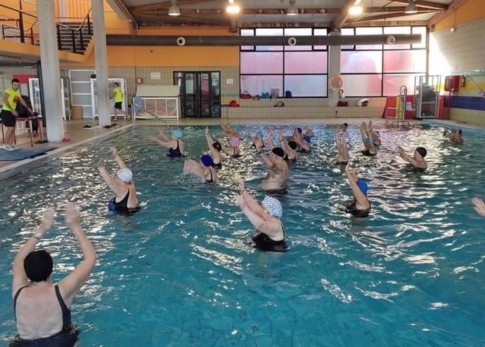 Archivo - Una de las actividades en la piscina de La Salobreja/Archivo