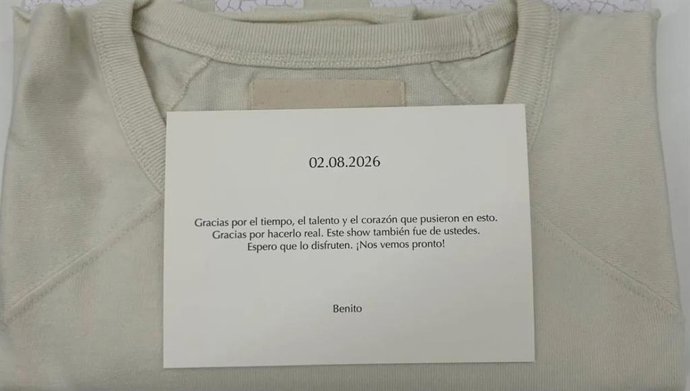 Camiseta regalo de Bad Bunny a los trabajadores de Inditex, idéntica a la prenda que lució en su actuación durante la final de la Superbowl