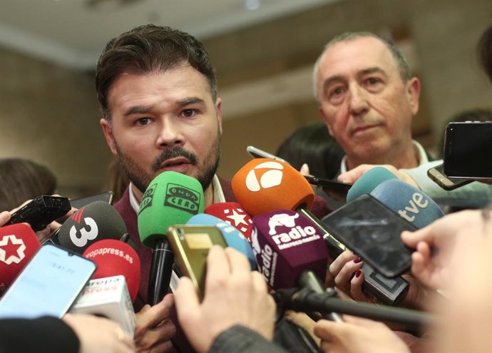 Archivo - Arxiu - El portaveu d'ERC en el Congrés, Gabriel Rufián (e), junt amb Joan Baldoví (d), en una imatge d'arxiu