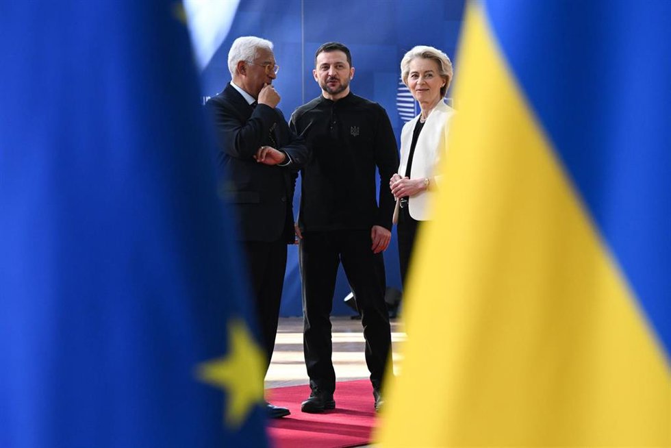 Archivo - El presidente del Consejo Europeo, Antonio Costa, el presidente de Ucrania, Volodimir Zelenski, y la presidenta de la Comisión Europea, Ursula von der Leyen.