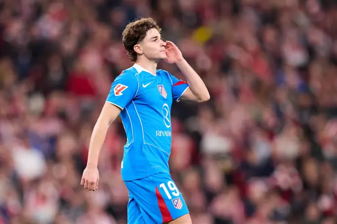 Julián Álvarez ante el Athletic Club