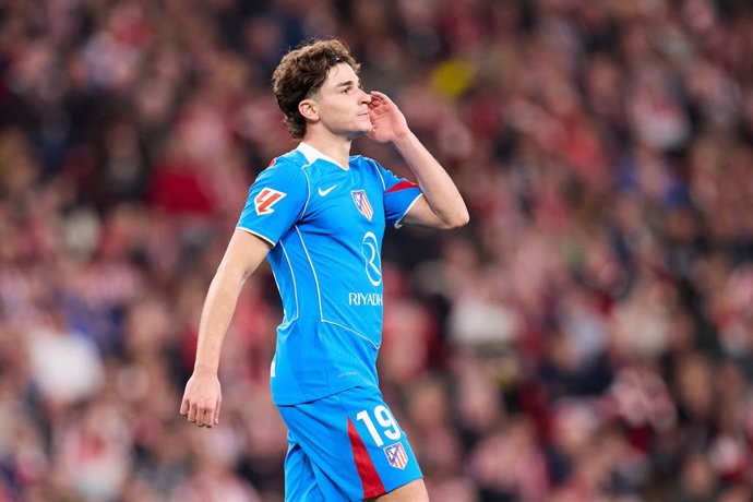 Archivo - Julian Alvarez of Atletico de Madrid reacts during the LaLiga EA Sports match between Athletic Club and Atletico de Madrid at San Mames on December 6, 2025, in Bilbao, Spain.