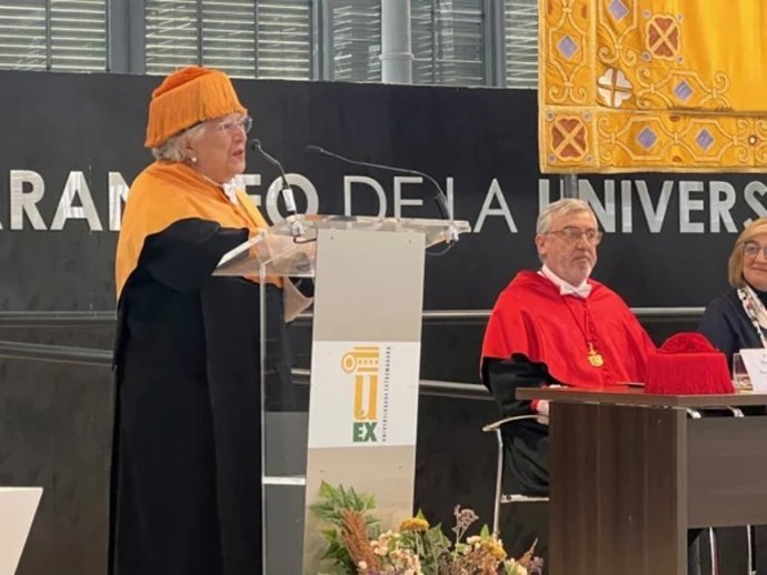La socióloga y catedrática del CSIC María Ángeles Durán, investida Doctora Honoris Causa por la UEx