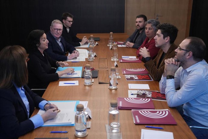 Reunión entre el Govern y Comuns para negociar los Presupuestos de 2026.