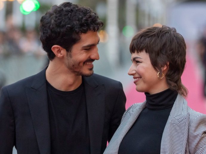 Los actores Úrsula Corberó y Chino Darín durante la presentación de 'La odisea de giles' en la cuarta jornada del Festival de San Sebastián 2019 a 23 de septiembre de 2019