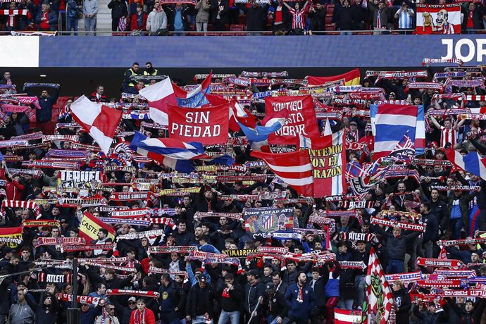Archivo - Fans of Atletico de Madrid are seen during the Spanish League, LaLiga EA Sports, football match played between Atletico de Madrid and Villarreal CF at Riyadh Air Metropolitano stadium on January 25, 2025, in Madrid, Spain.