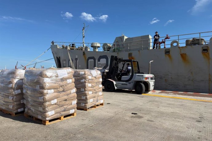 Ajuda humanitária para Cuba no porto de Veracruz