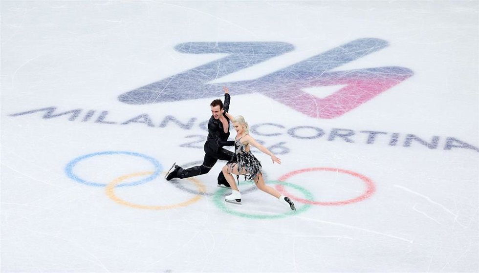 Olivia Smart y Tim Dieck durante su programa de la Danza sobre Hielo del patinaje artístico de los Juegos Olímpicos de Milán y Cortina d'Ampezzo 2026