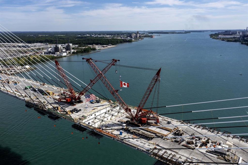 Archivo - Construcción del Puente Internacional Gordie Howe, que une Detroit con Windsor, Ontario, a través del río Detroit