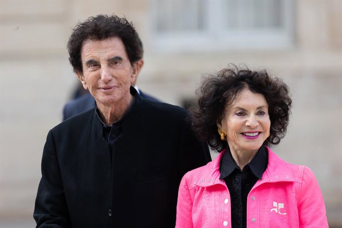 Archivo - June 8, 2024, Paris, France, France: Former French Culture Minister Jack Lang (L), his wife Monique Buczynski arrive to attend an official state dinner as part of US President s state visit to France, at the Presidential Elysee Palace.