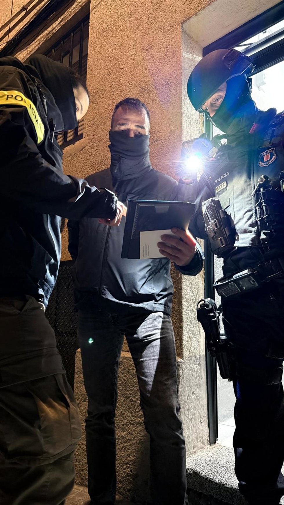 Operativo en marcha de Mossos y la GDF italiana contra una red de tráfico de hachís en Barcelona