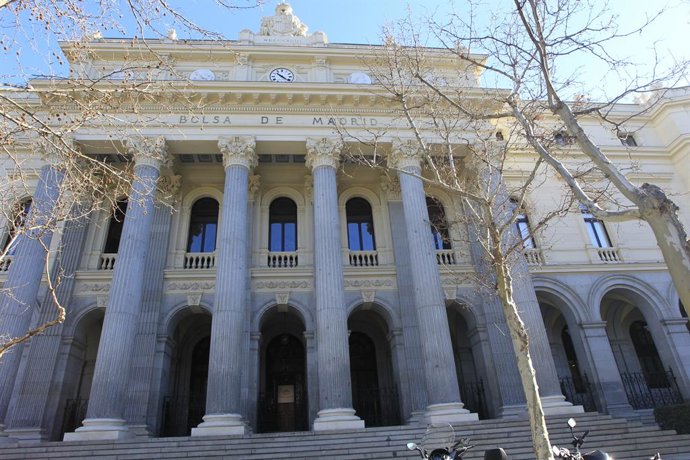 Archivo - Fachada de la bolsa de Madrid, cotización, mercados, Ibex, cotizadas
