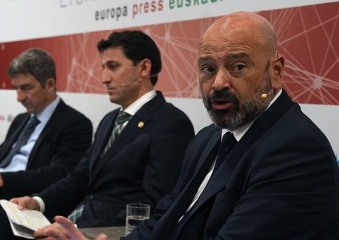 El presidente de Cebek, Guillermo Buces, en primer plano