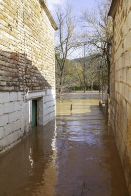 Ruas inundadas após as intensas chuvas causadas pela tempestade Leonardo na localidade de Mogón, em Jaén. 5 de janeiro de 2026, em Mogón, Jaén (Andaluzia, Espanha). A situação em Mogón, freguesia pertencente a Villacarrillo (Jaén), onde se