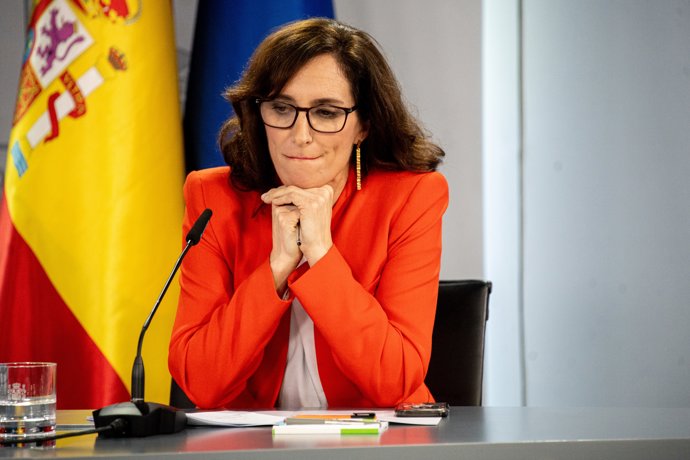 La ministra de Sanidad, Mónica García, durante una rueda de prensa tras la reunión del Consejo de Ministros, a 10 de febrero de 2026, en Madrid (España).