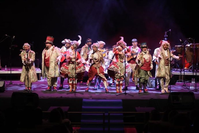 Archivo - Actuación de ganadores del Carnaval de Cádiz en el Auditorio Riberas del Guadaíra de Alcalá de Guadaíra (Sevilla).
