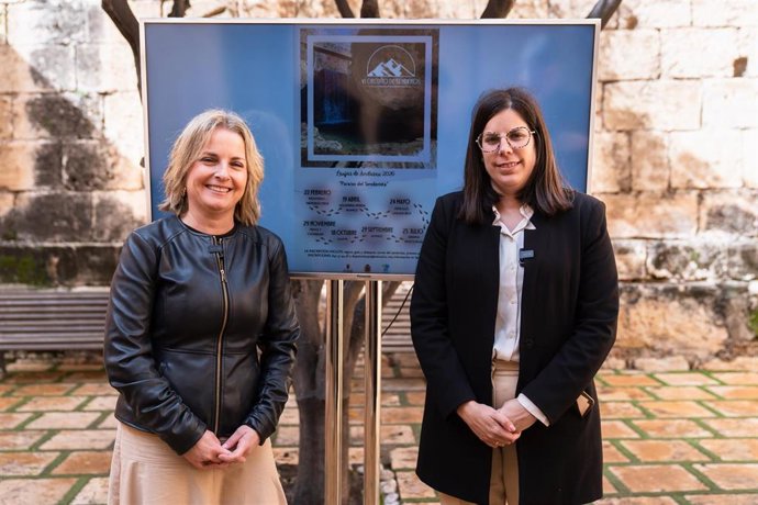 La diputada provincial de Deportes, Vida Saludable y Juventud, María Luisa Cruz, y la vicepresidenta de la Diputación y alcaldesa de Laujar, Almudena Morales.