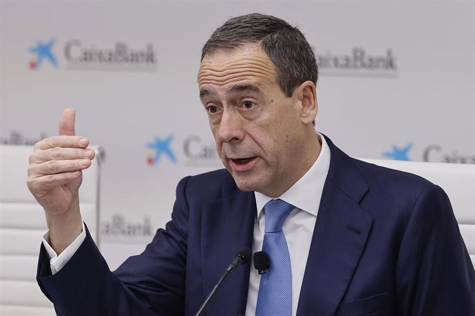 El consejero delegado de CaixaBank, Gonzalo Gortázar, presenta los resultados de la entidad correspondientes al ejercicio 2025, a 30 de enero de 2026, en Valencia (España). CaixaBank ha obtenido un beneficio neto de 5.891 millones de euros en 2025, un 1,8