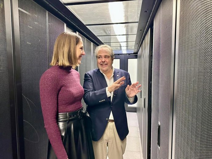 La vicepresidenta y consellera de Cultura y Patrimonio, Antònia Roca, y el conseller de Hacienda, Innovación y Función Pública del Consell de Mallorca, Rafael Bosch.