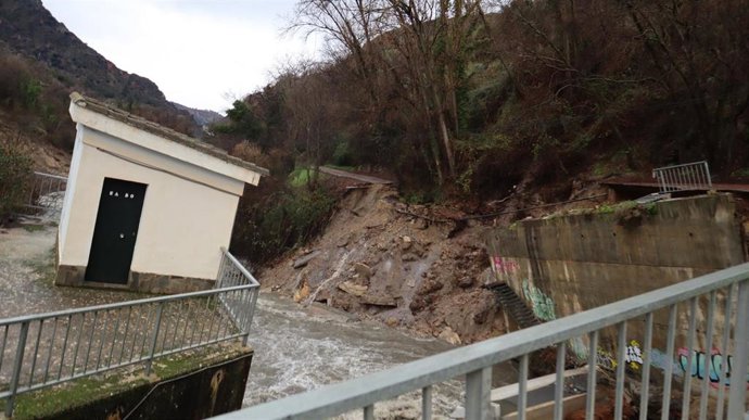 Afección del temporal visto desde el puente de la Fabriquilla