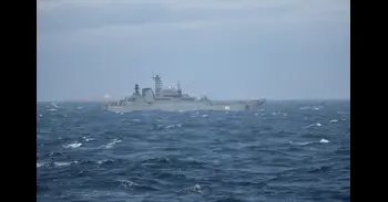 El buque español 'Audaz' intercepta a un barco ruso en el Estrecho