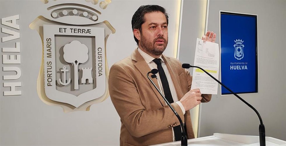El portavoz socialista en el Ayuntamiento de Huelva y secretario de Organización del PSOE de Huelva, Francisco Baluffo.