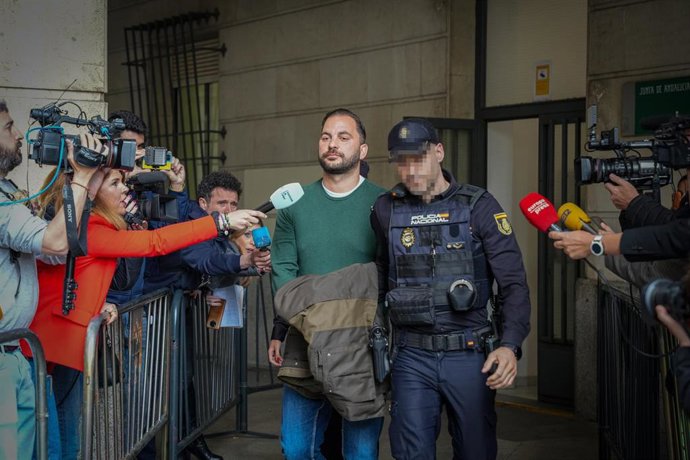 Archivo - El sobrino de María del Monte, Antonio Tejado sale de los juzgados para declarar sobre el robo a María del Monte. A 15 de marzo de 2024, en Sevilla (Andalucía, España). 