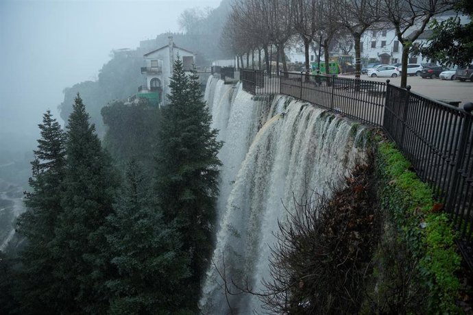 Calle convertida en río en Grazalema (Cádiz) tras el paso de la borrasca Leonardo, el pasado 4 de febrero 